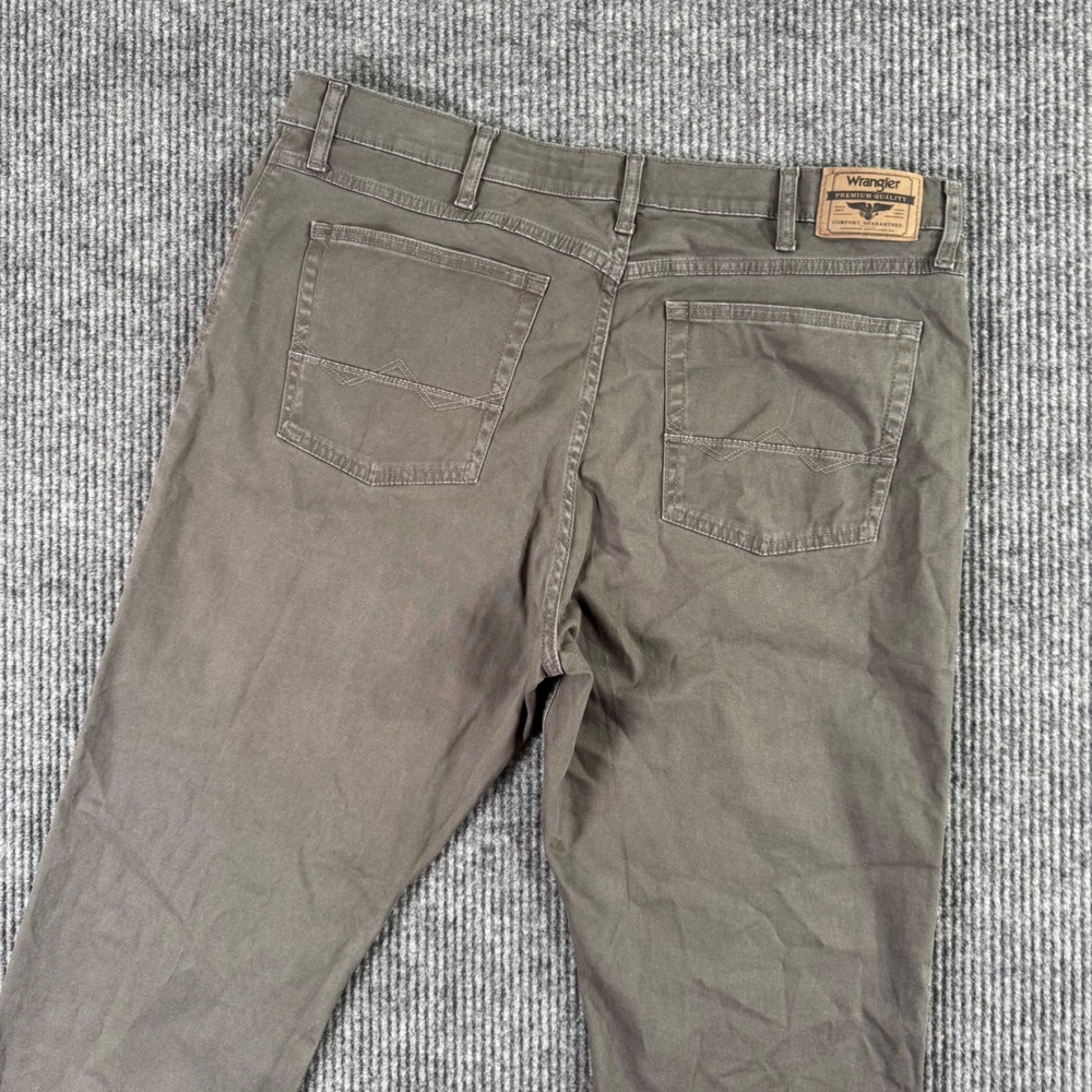 Wrangler Pants Mens 38x30 Olive Gray Taupe Straight Fit Workwear Casual Jeans